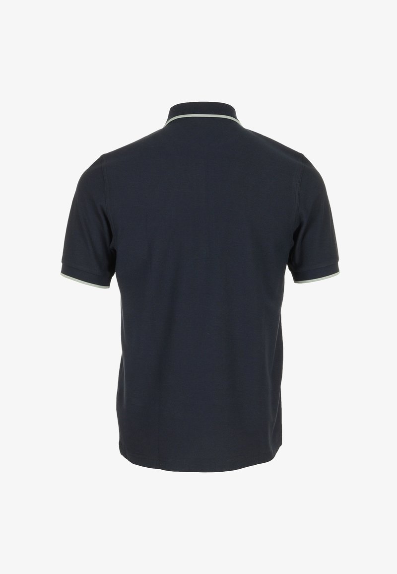 Polo à manches courtes bleu marine foncé avec bordure gris clair sur le col et les poignets, vu de dos sur un fond uni.
