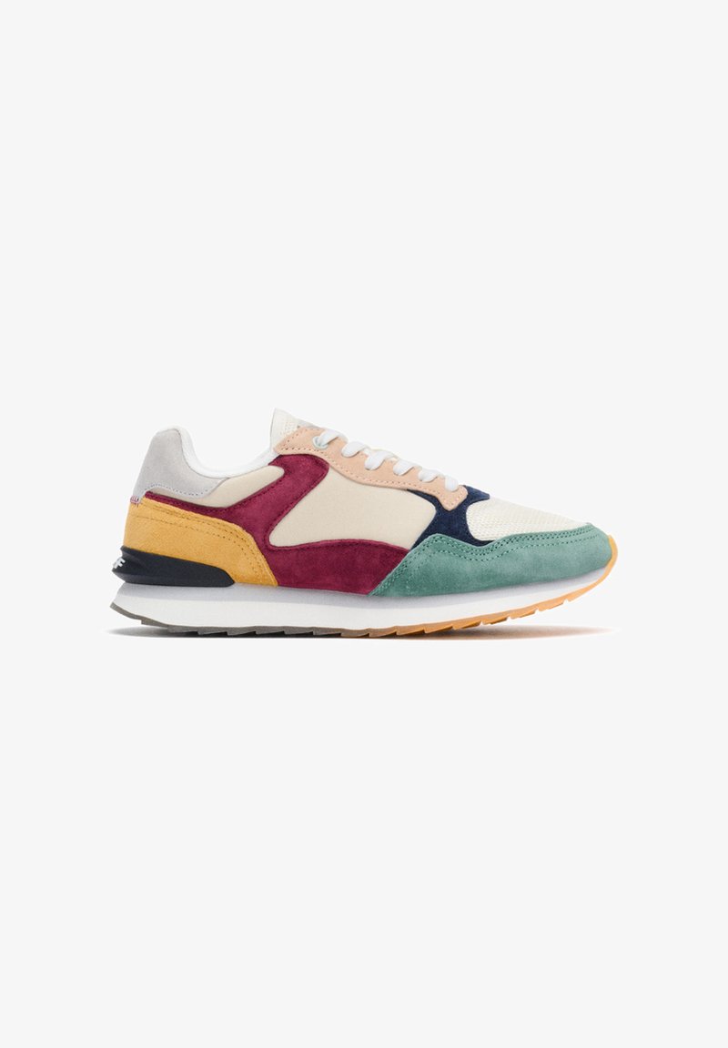 Sneaker multicolore realizzato con una combinazione di materiali in suede e rete. Il design include tonalità di crema, bordeaux, verde e accenti blu navy.