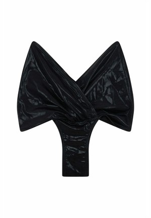 Černé spodní prádlo s lesklým, texturovaným povrchem. Obsahuje oversized trojúhelníkový design vpředu a dobře padnoucí spodní část, čímž vytváří výraznou siluetu.