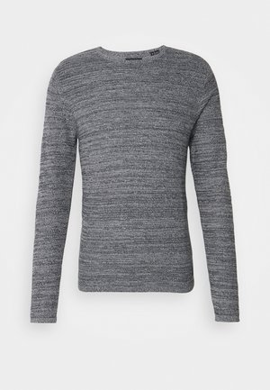 Pull en maille gris à manches longues et col rond. Le tissu présente un motif texturé et multiton en différentes nuances de gris.