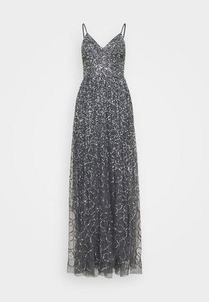 Robe de soirée longue gris foncé avec fines bretelles, encolure en V, et motifs pailletés argentés sur toute la surface.