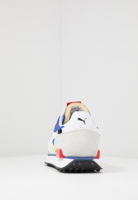 Puma FUTURE RIDER PLAY ON UNISEX - Sapatilhas - white/yellow alert
