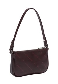 Burgundowa skórzana torebka o gładkiej fakturze, smukłej formie i pasku na ramię. Posiada tłoczone logo "LIEBESKIND BERLIN" oraz srebrne akcesoria.