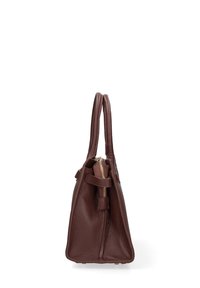 Bruine leren handtas met een gestructureerde afwerking, voorzien van een ritssluiting, twee handvatten en een gestructureerde vorm. Accenten omvatten een gouden rits.