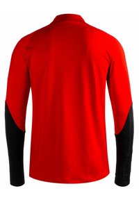 Rode langarm T-shirt met een effen voorkant, voorzien van zwarte gestructureerde accenten op de mouwen en een ronde kraag. Glad materiaal en slim-fit ontwerp.