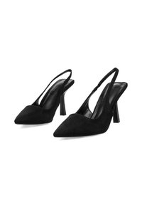 Zapatos de tacón alto de ante negro tipo slingback, con punteras afiladas y tacones de bloque delgados, sobre un fondo blanco.