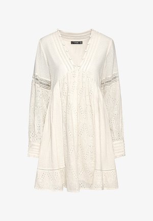 Vestido de manga larga color crema con escote en V, detalles de botones, inserciones de encaje en las mangas y bordado floral en ojales.