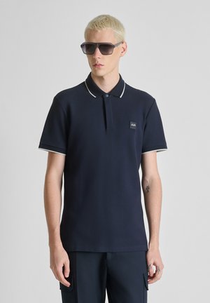 REGULAR FIT WITH STRIPED ON COLLAR AND ON CUFFS AND LOGO PATCH ON SIDE - Polo - blue/grey