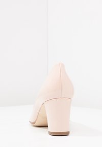 Peter Kaiser Wide Fit Spuntate - nude