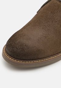 Barbour READHEAD CHUKKA BOOT - Pantofi casual cu șiret - khaki