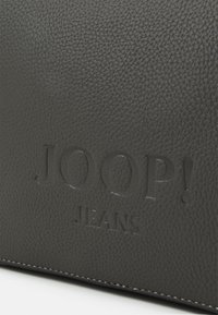 JOOP! Jeans LETTERA CLOE LETTERA CLOE SHOULDER - Axelremsväska - darkgrey