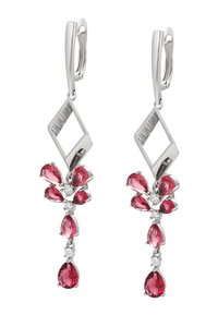 Strieborné náušnice so geometrickým dizajnom s akcentom v tvare diamantov, zdobené viacerými ružovými drahokamami a čírymi kameňmi.