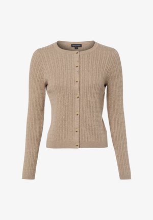 Beige kabelgebreid vest met lange mouwen, ronde halslijn en een knoopsluiting aan de voorkant met zeven knopen.