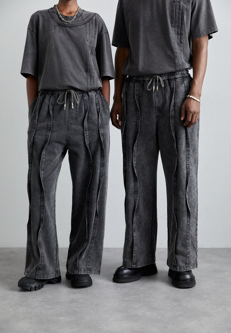 Feng Chen Wang SEAMING UNISEX - Tréningruha alsók - gray
