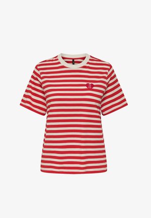 T-shirt rayé rouge et crème avec un col rond, des manches courtes et un logo en forme de cœur sur la poitrine. Fabriqué à partir d'un tissu doux.