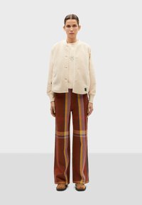 Thinking Mu CORAL - Pantalon classique - brown