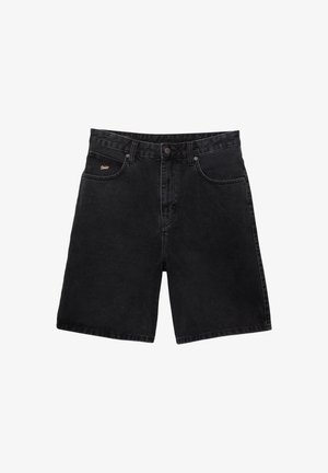 Črne denim kratke hlače s ravnim krojem, petimi žepi, kovinskim gumbom za zapiranje in subtilnim logotipom blagovne znamke na sprednjem žepu.