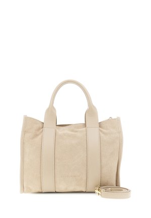 Borsa a tote in suede beige con accenti in pelle, manici arrotondati e tracolla staccabile. Presenta una chiusura con zip e dettagli cuciti.