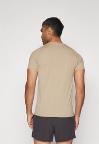 Puma Spordi T-särk - oak branch