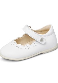 Scarpa bianca in stile Mary Jane con bordi scallopati, dettagli perforati e una fibbia in velcro. Punta arrotondata e suola piatta.