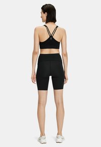 On MOVEMENT - Retuusid - black