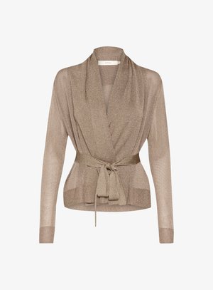 Mirdzošs bēšs apmetnis ar plūstošu apkakli, garām piedurknēm un saskaņotu jostu vidukļa daļā. Vieglas un teksturētas audums.