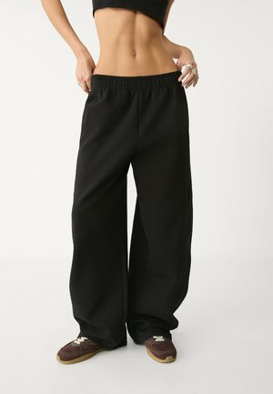 Stradivarius PLUSH BARREL - Træningsbukser - black