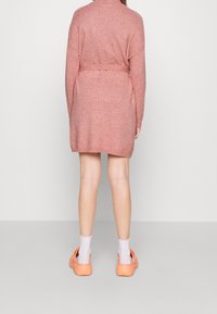 ONLY Petite Pletené šaty - light pink