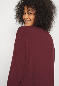 ONLY Carmakoma CARLAMOUR 3/4   - Camisola de manga comprida - port royale