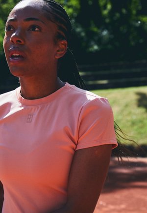 Nike Performance ADVANTAGE  - T-skjorte til trening - apricot agate
