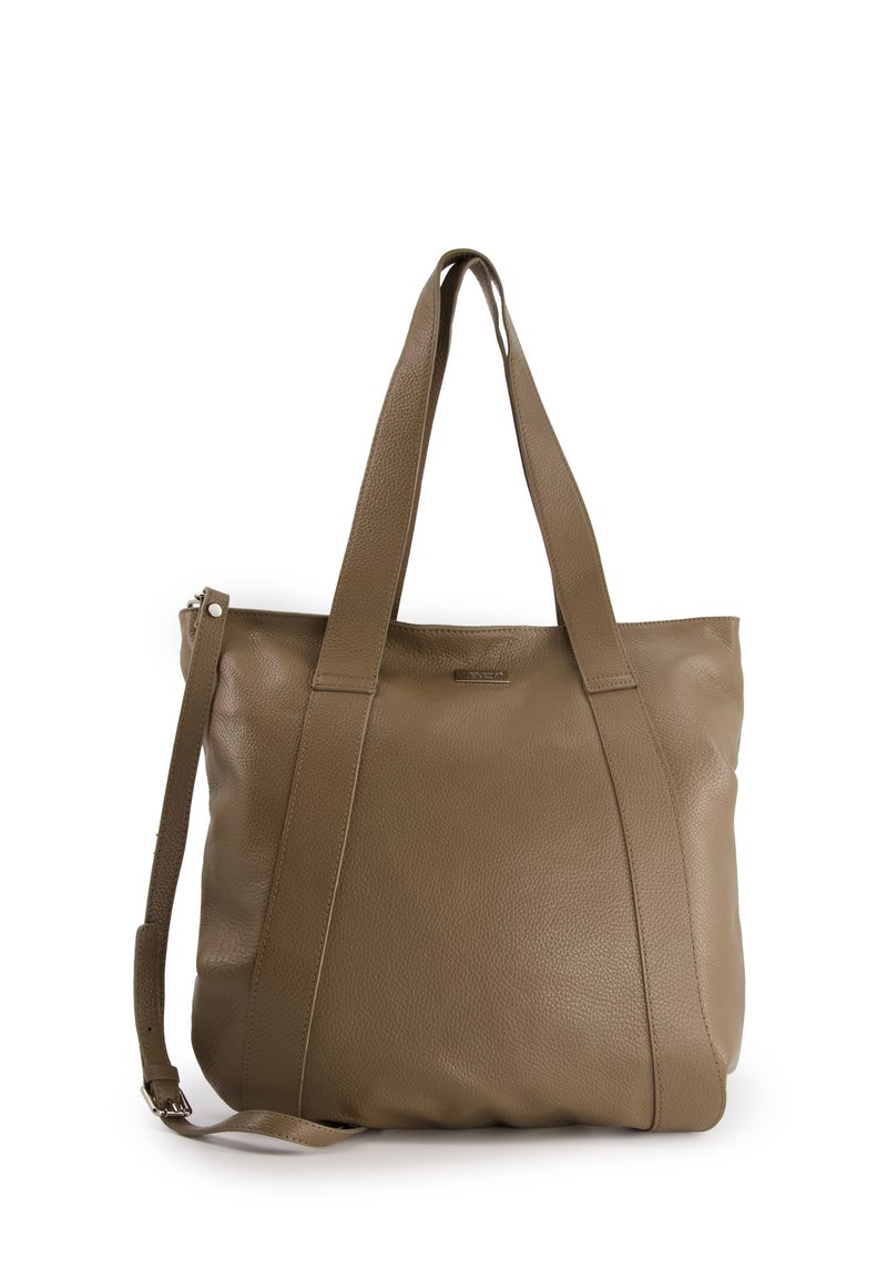 Sac fourre-tout en cuir marron avec finition texturée, poignées supérieures doubles et une bandoulière amovible ; design simple avec fermeture éclair.