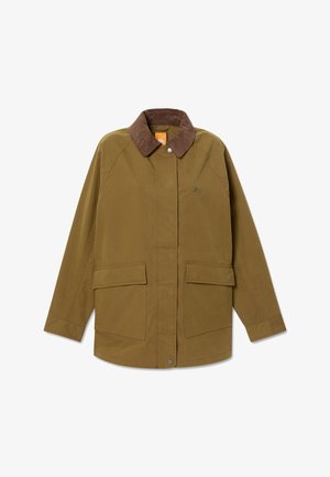 Olivgrüne Jacke aus robustem Stoff, mit braunem Cordkragen, zwei Vorderentaschen und einem Logodetail auf der Brust.