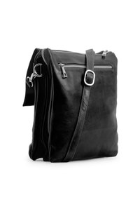 Borsa a tracolla nera in pelle con una texture liscia, tasca frontale con zip e tracolla regolabile. Forma piatta e rettangolare con dettagli in metallo argentato.