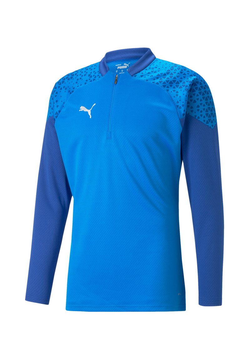 Langarm kwart-rits trui in het blauw met een textuurpatroon in geometrische vormen op de schouders, met een wit logo op de borst.