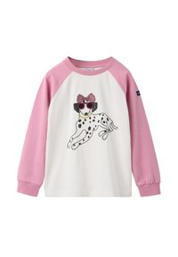 Witte sweatshirt met roze raglanmouwen, versierd met een zwart-witte hondenafbeelding die zonnebril en strik draagt. Zachte katoenen stof.