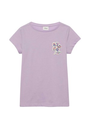 Lila korte mouwen peuter T-shirt met ronde hals en een klein bloemenpatch in paars- en roze tinten op de linkerborst.