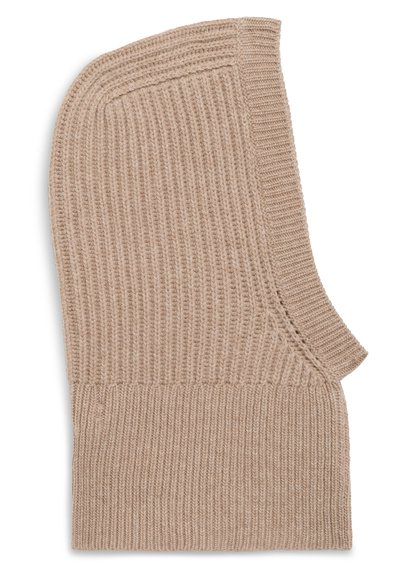Balaclava en tricot beige avec une texture côtelée, présentant un sommet arrondi et un design à visage ouvert, offrant chaleur et protection.