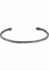 Bracciale in metallo nero con un design testurizzato che ricorda un serpente. Fascia aperta con una finitura liscia, con dettagli sottili che sembrano squame.