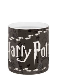 Mug in ceramica con sfondo nero, caratterizzato da testo bianco "Harry Potter" in un font stilizzato, e un motivo di impronta che si ripete.