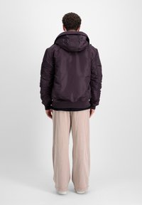 Alpha Industries Zimska jakna - plum