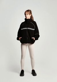 OAK25 EVERYDAY TEDDY JACKET - Jachetă din fleece - black