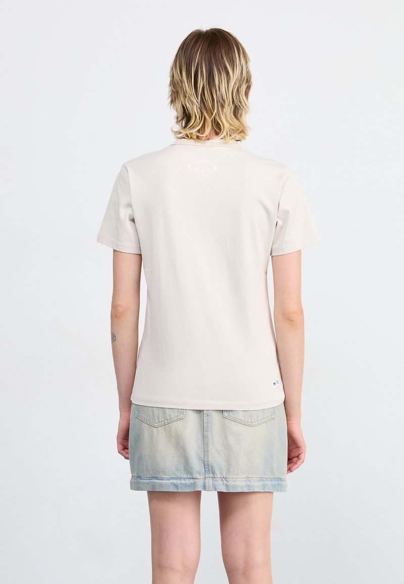 adidas Originals BUFFY TEE - Triko s potiskem - alumina