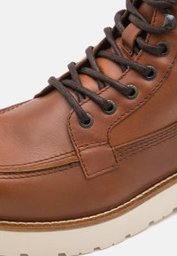 Tommy Hilfiger AMERICAN CHECK BOOT - Μποτάκια με κορδόνια - winter cognac