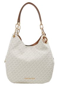 Sac à main Michael Kors blanc et beige avec motif répétitif du logo MK, anse en chaîne dorée et charme doré avec logo MK suspendu sur le côté.
