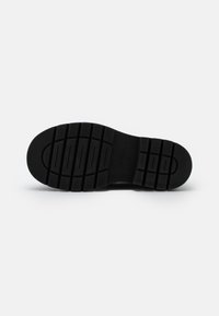 Pavement Scarpe senza lacci - black