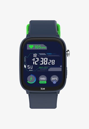 Digital smartwatch med firkantet skive, marineblå rem og grønne accenter. Viser hjerterytme, kalorier, temperatur og klokkeslæt med store, fede tal.