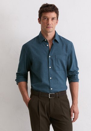 KENT COLLAR LONG SLEEVES ONE RECTANGULAR CHEST POCKET ROUND HEM - Shirt - kent collar  long sleeves one rectangular chest pocket round hem