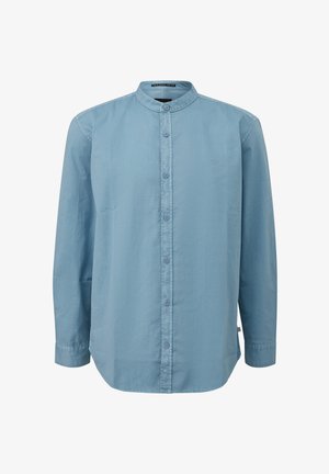 Chemise à manches longues bleu clair avec un col bandé, fermeture à boutons sur le devant et une texture de tissu subtile. Petit logo sur la poitrine gauche.