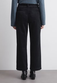 Marc O'Polo PANTS STRAIGHT LEG CROPPED LENGTH WELT POCKET - Auduma bikses - deep blue sea
