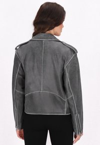 faina Blejzr - grey
